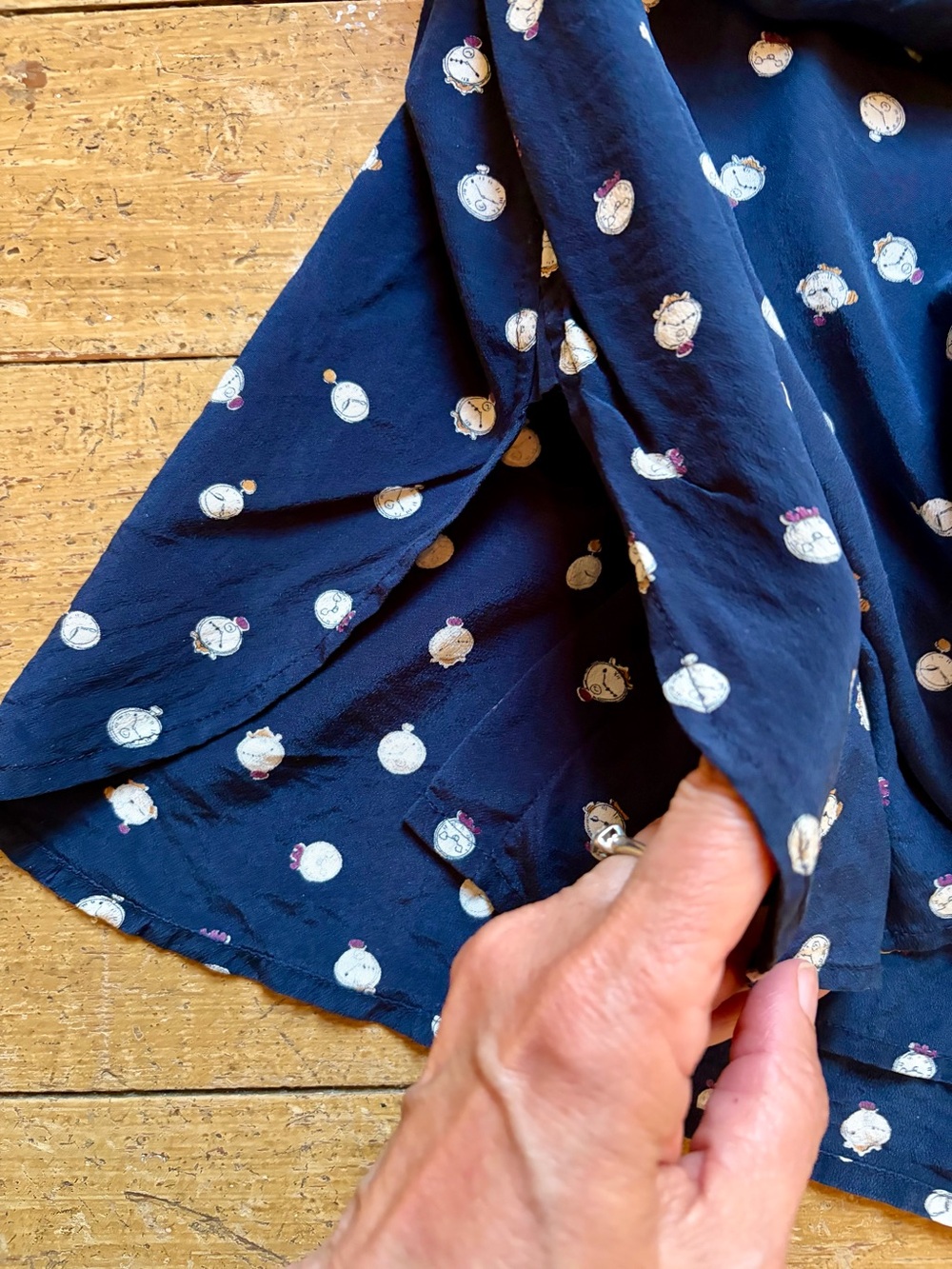 Enchanting JCrew navy silk button up blouse with pocket watch pattern - Picture 4 of 5